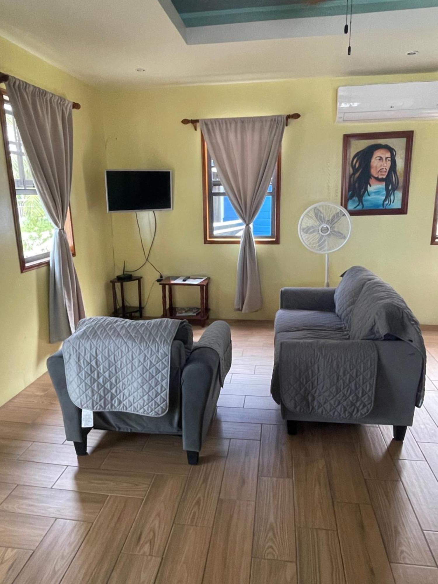 קיי קולקר Hidden Treasure Vacation Home Blue Bay Cottage מראה חיצוני תמונה